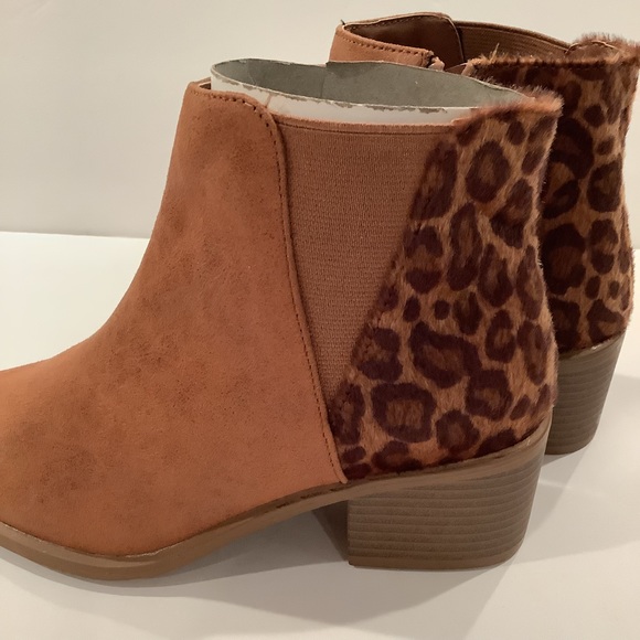 NWT Girl’s Paste Chestnut Color Ankle Boots. Size 3M. - Picture 6 of 13